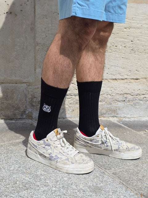 Calcetines con cabeza de gato de la suerte: negros con base roja